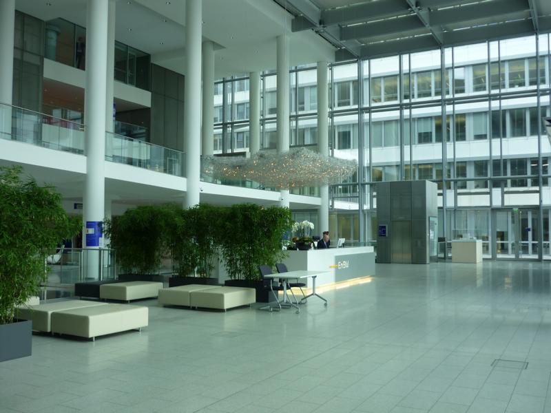 Consultation service on a natural stone covering in the entrance hall of EnBW-City in Stuttgart