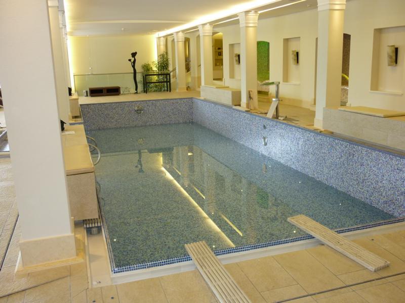 Consulting service on a surface damp-proof membrane in the spa area of a hotel near Salzburg