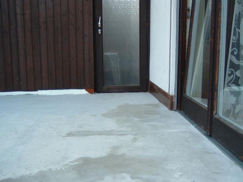 Expert’s opinion on jolting tiles in a lorry garage