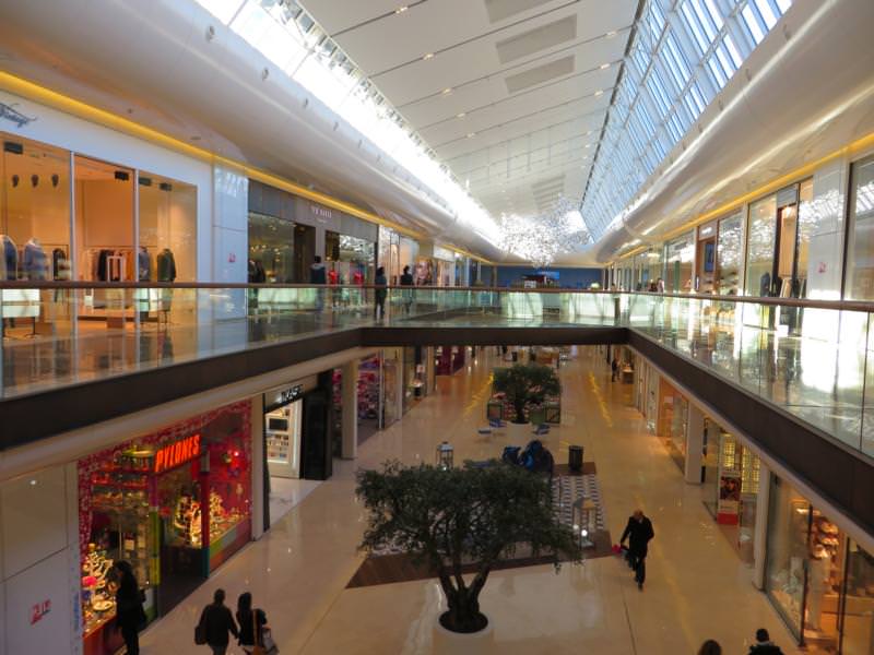 Expert’s opinion on the detachment of a PVC- design flooring, shopping mall, Marseille